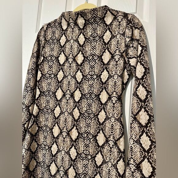 Snakeskin Print Bodycon Woman's Dress With Mock Neckline And Knee Length
Hem M - Picture 8 of 17
